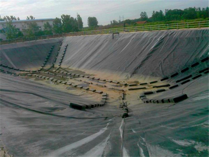 氧化塘鋪設土工膜