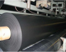 土工膜在施工中添加保護層的原因